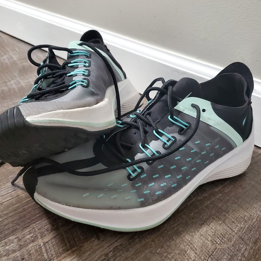 Women’s Nike Exp-x14 Shoes Size 8